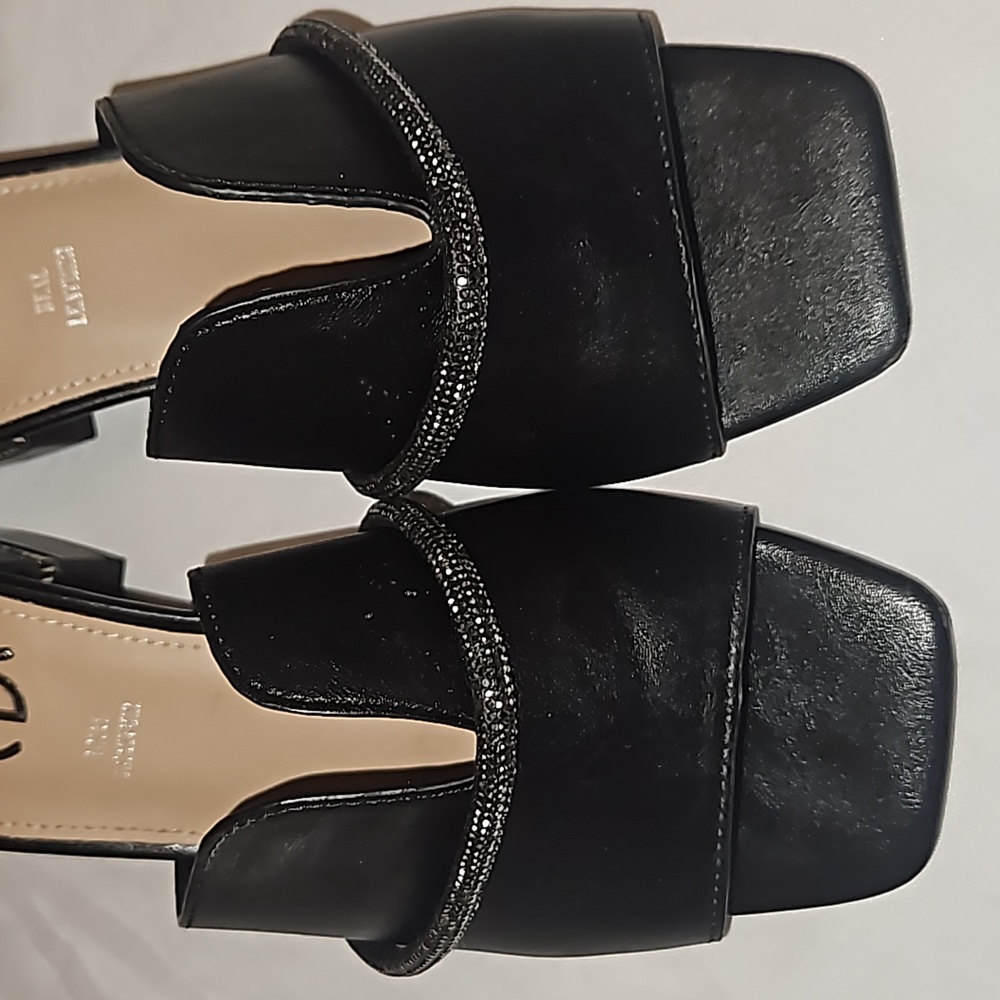 SANDAL
